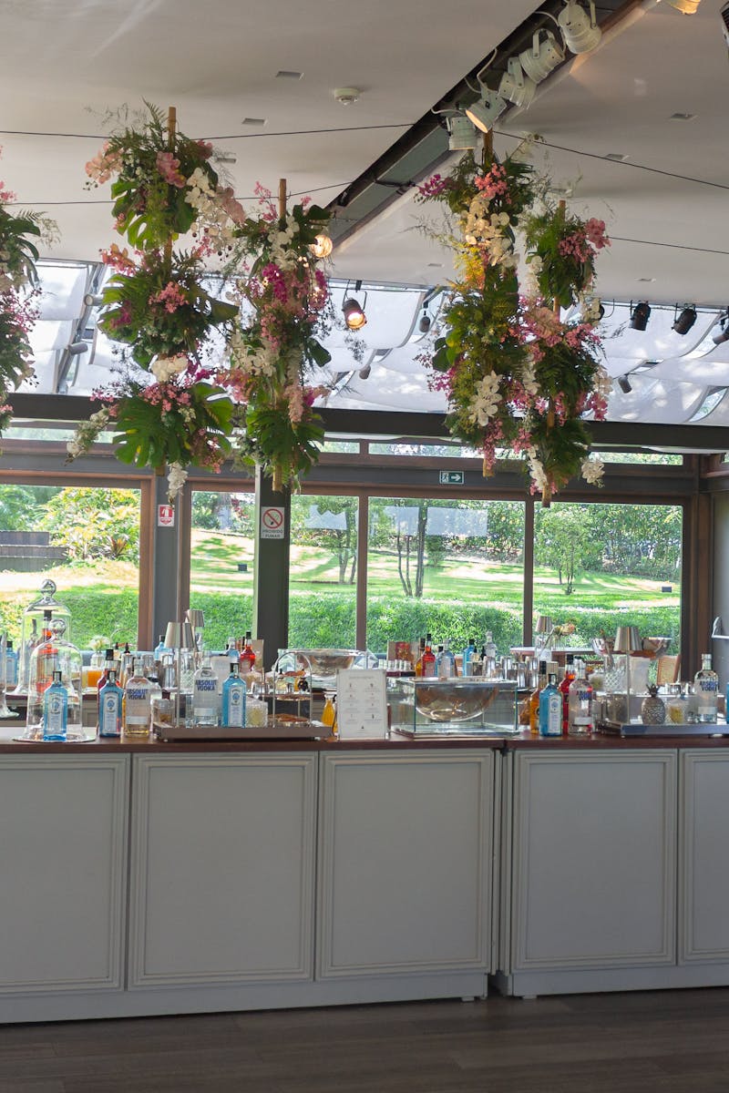 Sophisticated indoor wedding bar setup with vibrant floral arrangements in São Paulo.